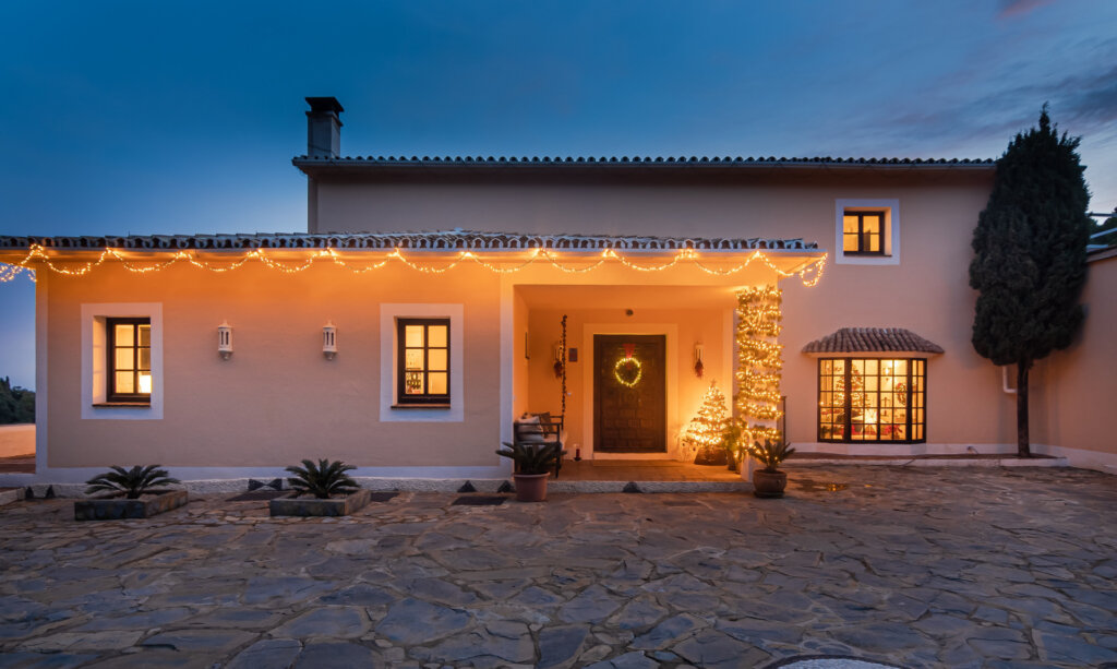 6 Bedroom Private Villa for Rent in El Madroñal, Benahavís