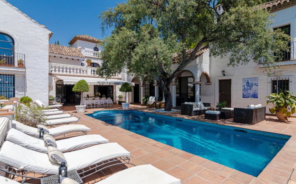 7 Bedroom Private Villa for Rent in El Madroñal, Benahavís