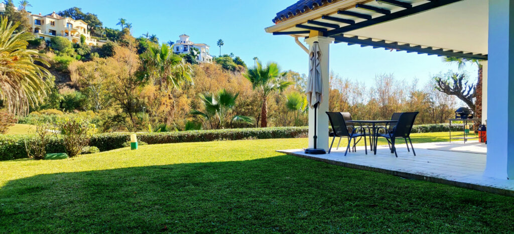 Furnished 2 Bedroom Apartment for Rent in La Quinta, Benahavís