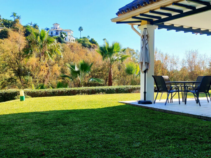 Furnished 2 Bedroom Apartment for Rent in La Quinta, Benahavís