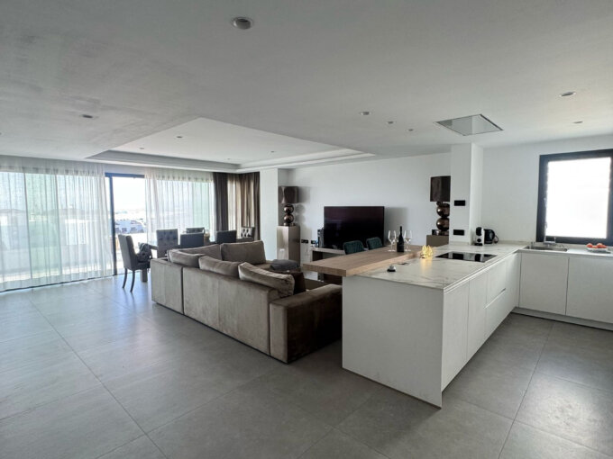 Furnished 4 Bedroom Apartment for Rent in Estepona