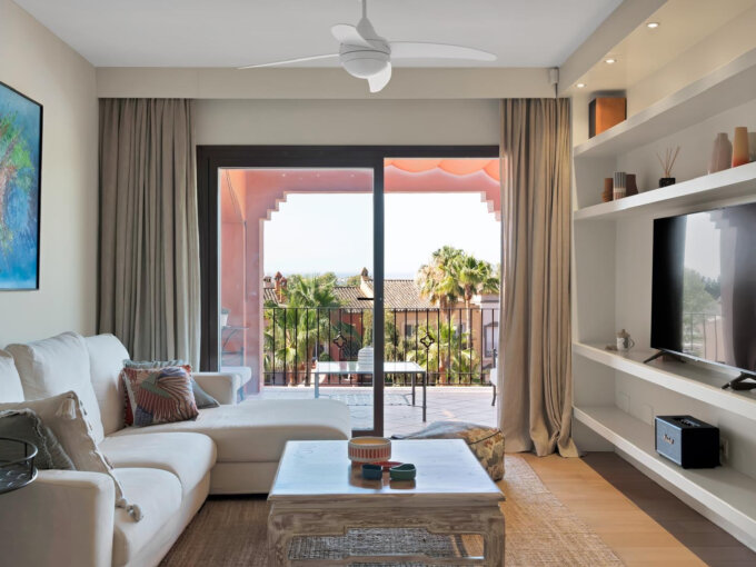 Furnished 2 Bedroom Apartment for Rent in La Alzambra, Nueva Andalucía, Marbella