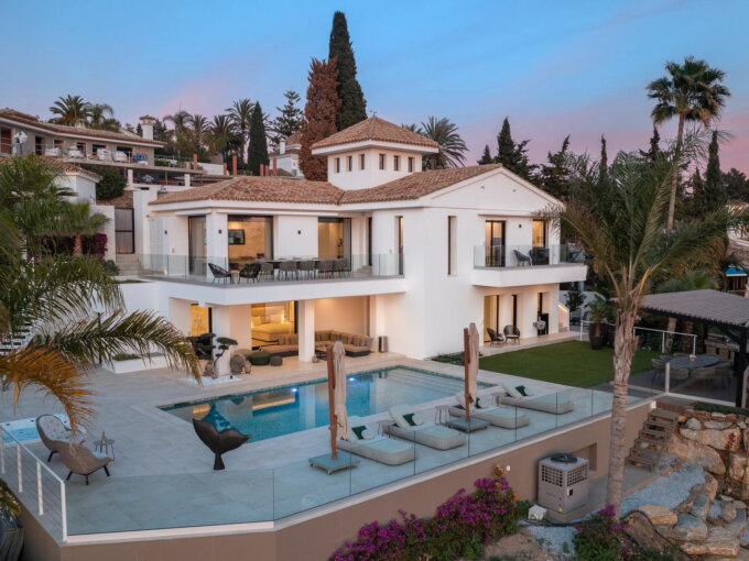 Furnished 4 Bedroom Private Villa for Rent in El Rosario, Marbella