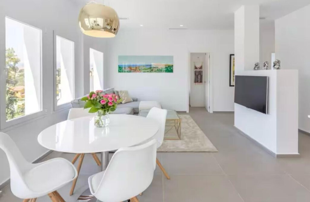 Furnished 2 Bedroom Apartment for Rent in Nueva Andalucía, Marbella
