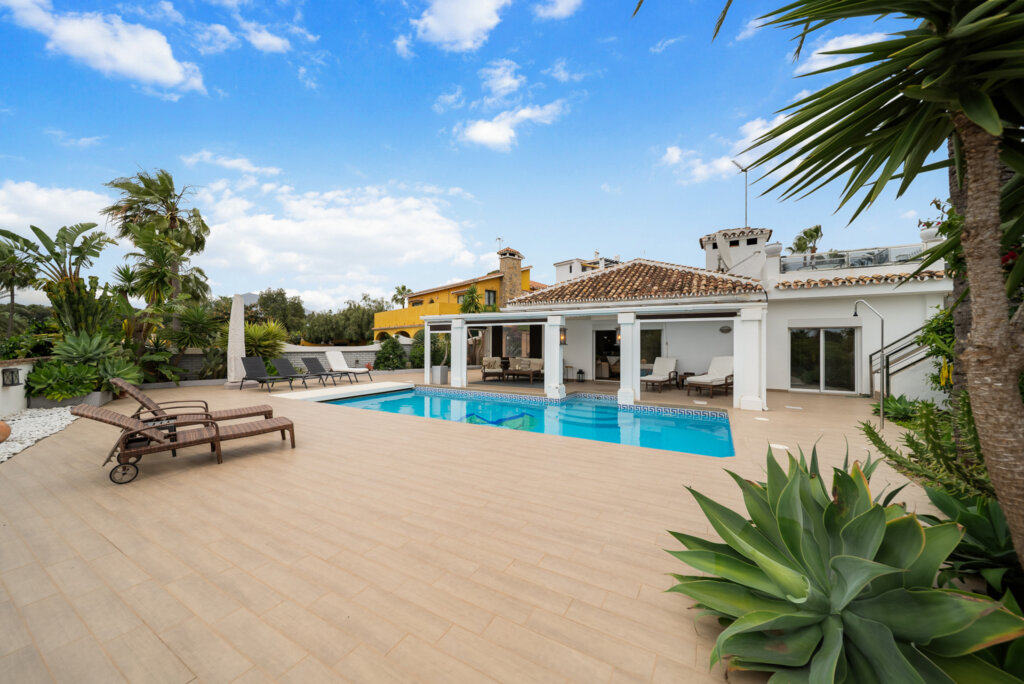 3 Bedroom Private Villa for Rent in Nueva Andalucía, Marbella