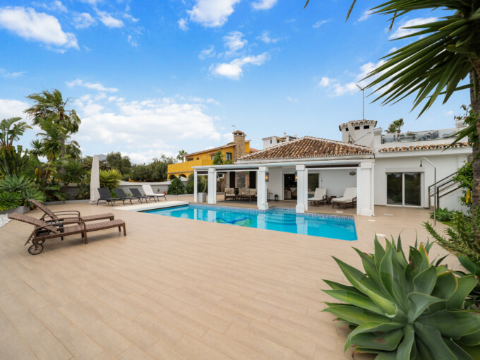3 Bedroom Private Villa for Rent in Nueva Andalucía, Marbella