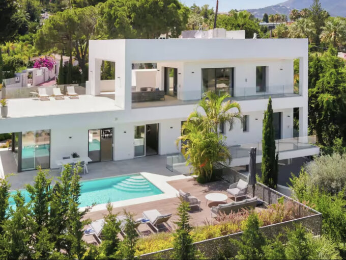 Furnished 5 Bedroom Private Villa for Rent in Nueva Andalucía, Marbella