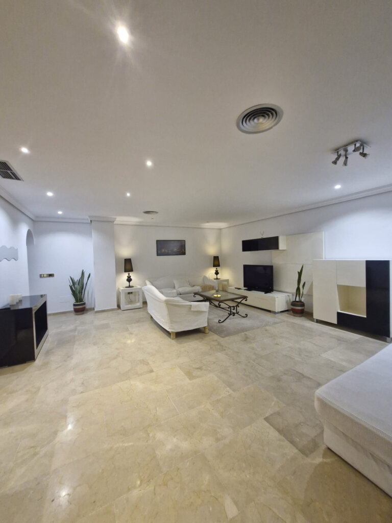 Furnished 2 Bedroom Apartment for Rent in Puerto Banús, Marbella