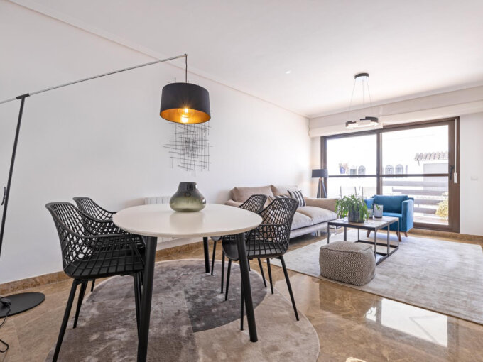 Furnished 2 Bedroom Apartment for Rent in Estepona