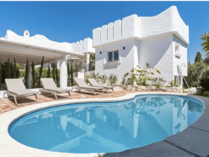 Furnished 4 Bedroom Private Villa for Rent in La Reserva de Marbella, Las Chapas, Marbella