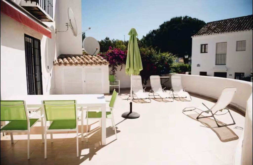 Furnished 2 Bedroom Private Villa for Rent in El Naranjal, Nueva Andalucía, Marbella