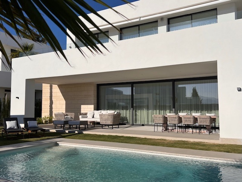 Furnished 6 Bedroom Private Villa for Rent in Marbella