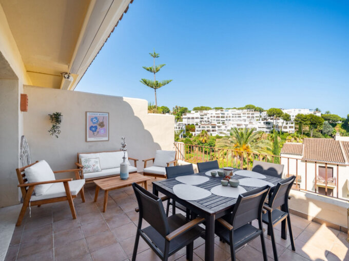 Furnished 3 Bedroom Apartment for Rent in La Quinta, Benahavís