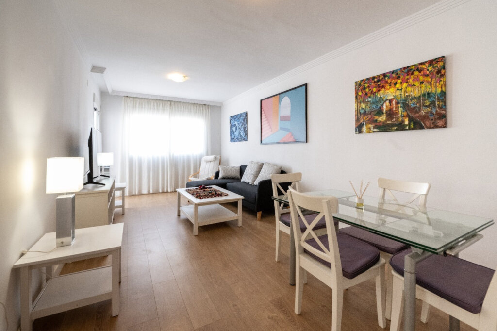 Furnished 2 Bedroom Apartment for Rent in Nueva Andalucía, Marbella