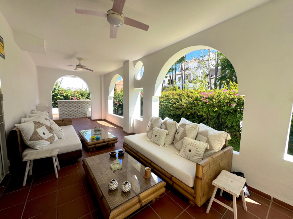 Furnished 2 Bedroom Apartment for Rent in Cortijo Blanco, San Pedro Alcántara