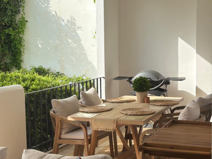 Furnished 2 Bedroom Apartment for Rent in Altos de la Quinta, La Quinta, Benahavís