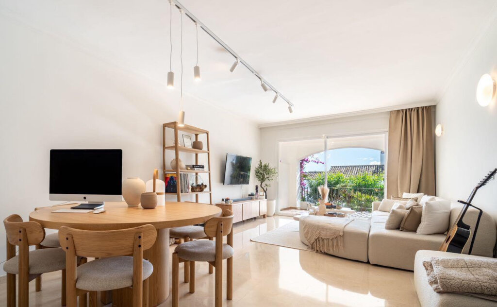 Furnished 2 Bedroom Apartment for Rent in La Quinta, Benahavís