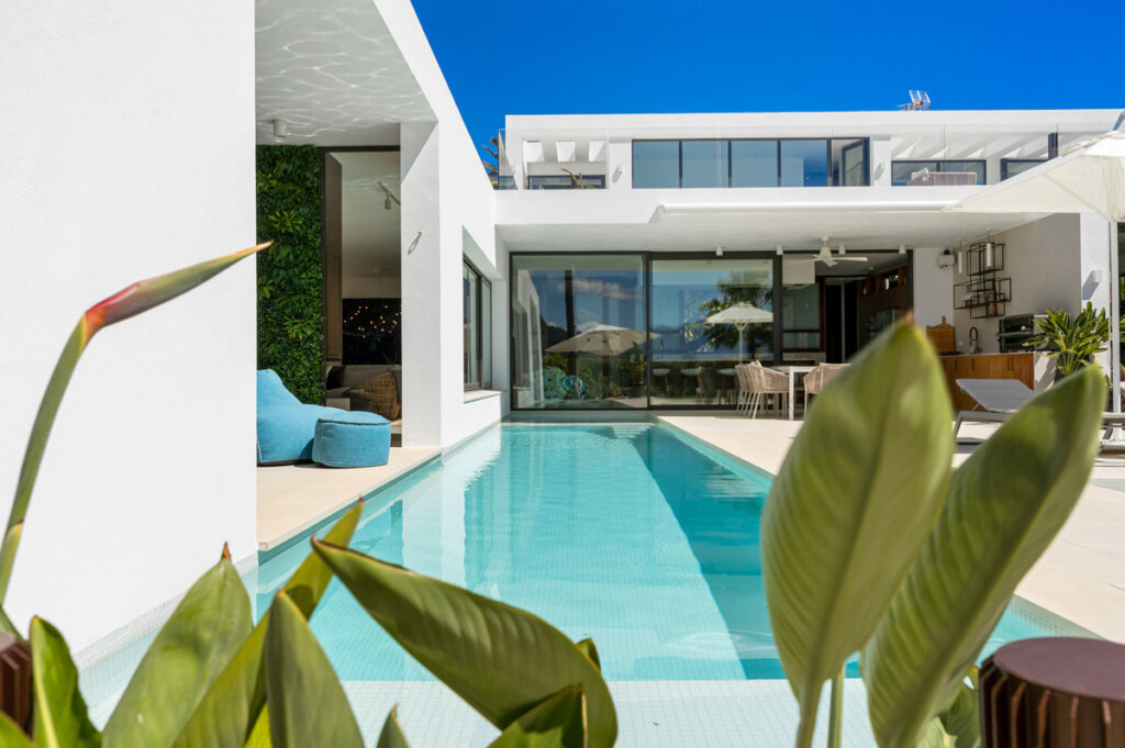 Furnished 6 Bedroom Private Villa for Rent in Benahavís