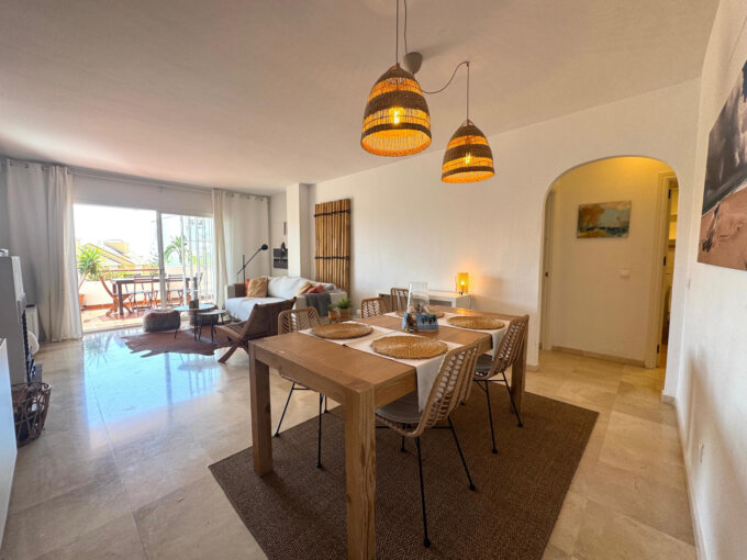Furnished 2 Bedroom Apartment for Rent in Estepona