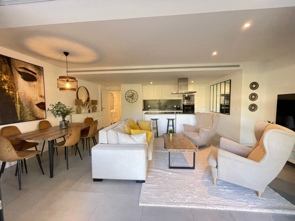 Furnished 3 Bedroom Apartment for Rent in Estepona