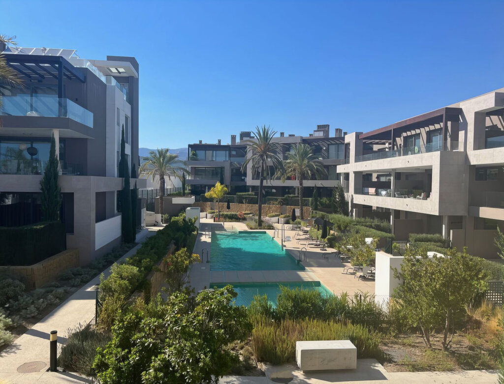 Furnished 3 Bedroom Apartment with Terrace for Rent in Cancelada