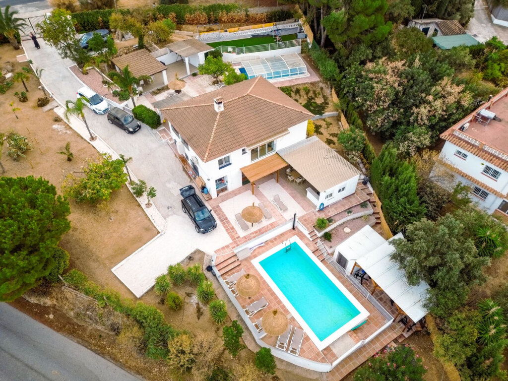 Furnished 5 Bedroom Apartment for Rent in Alhaurin el Grande