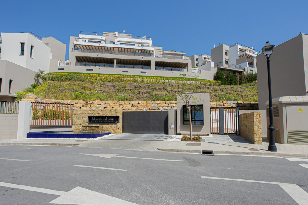 Furnished 2 Bedroom Apartment for Rent in Nueva Andalucía