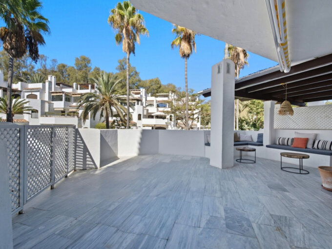 Furnished 3 Bedroom Apartment with Terrace for Rent in Elviria, Marbella