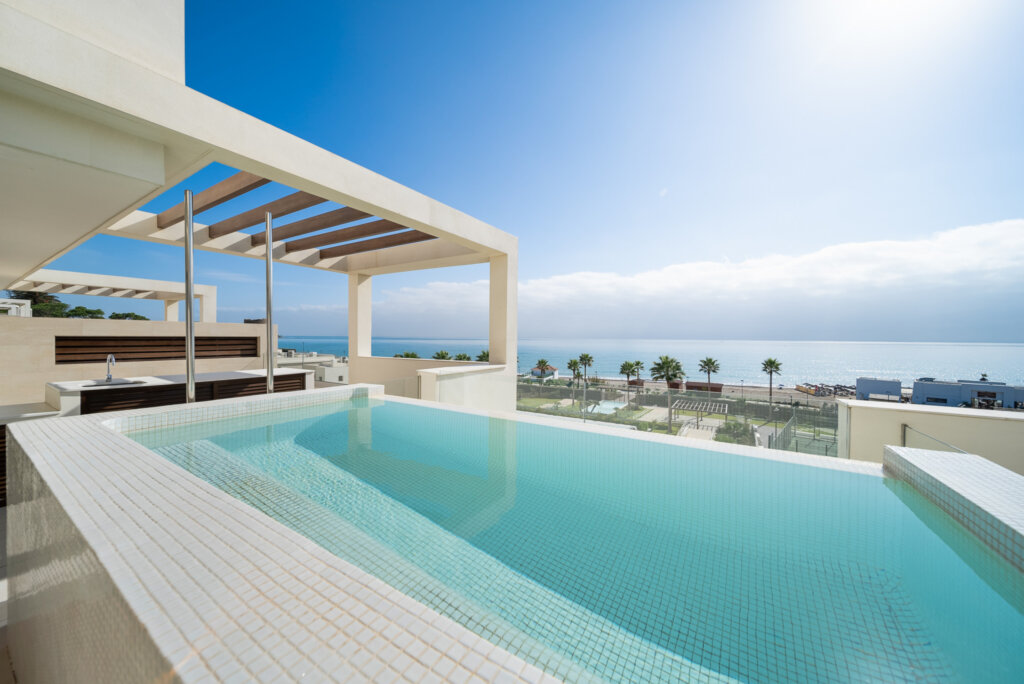 4 Bedroom Apartment for Rent in Estepona