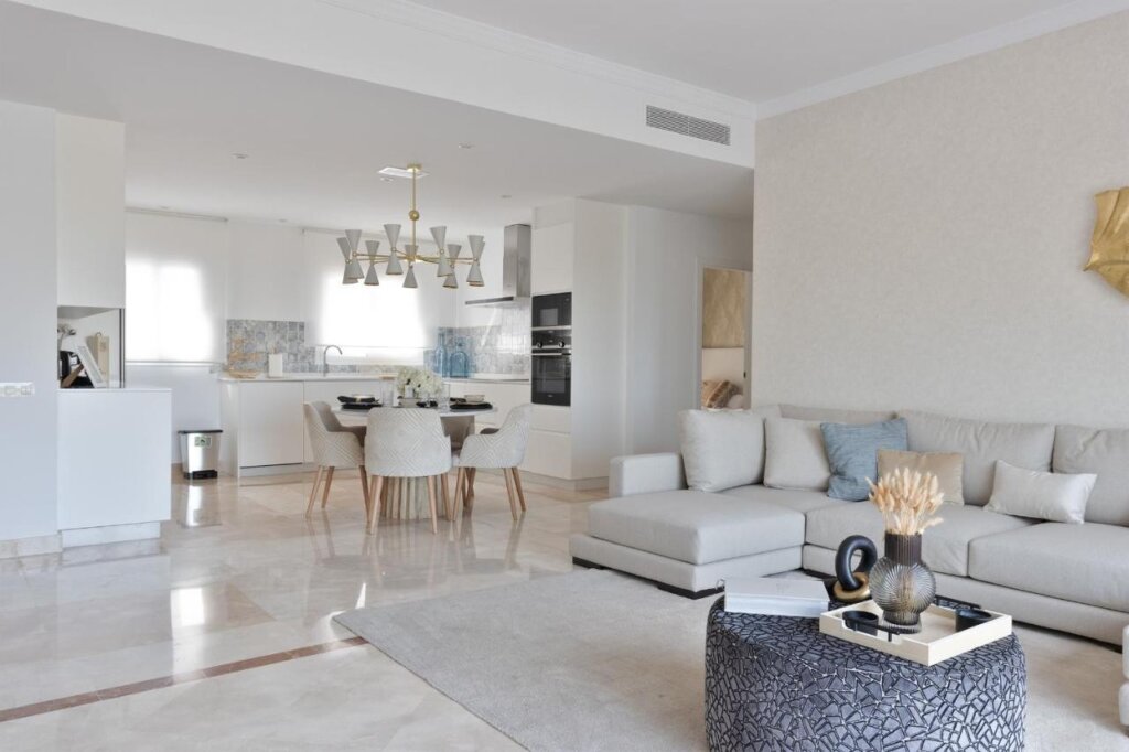 2 Bedroom Apartment with Terrace for Rent in Paraiso Pueblo, El Paraíso, Estepona