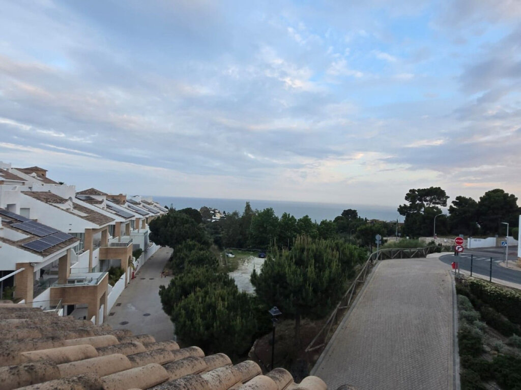 Furnished 4 Bedroom Private Villa for Rent in Benalmádena