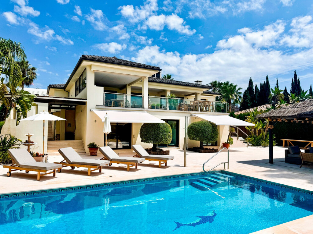 Furnished 5 Bedroom Private Villa for Rent in Nueva Andalucía, Marbella
