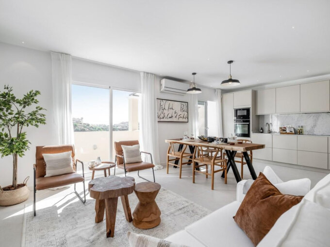 4 Bedroom Apartment for Rent in La Quinta, Benahavís