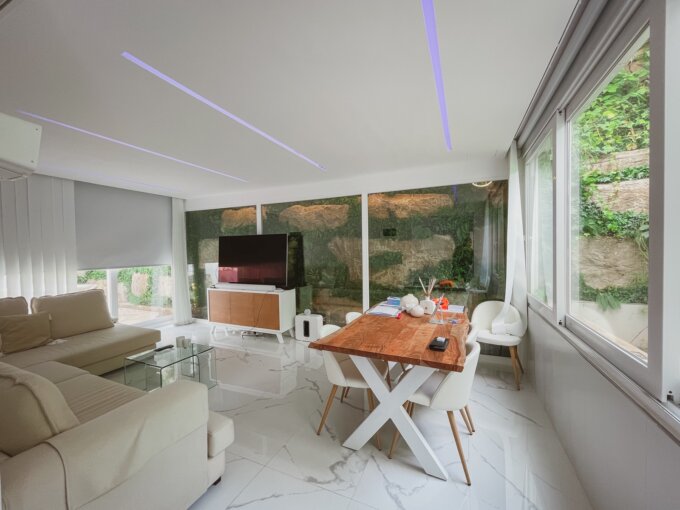 2 Bedroom Apartment for Rent in Marbella Real, Milla de Oro, Marbella