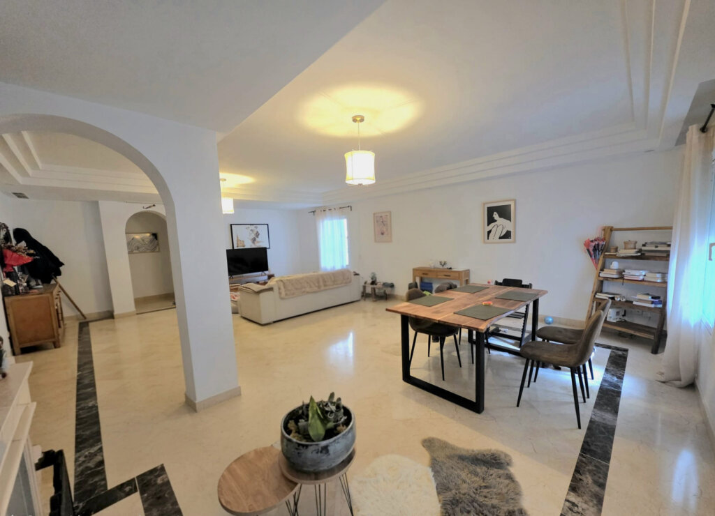 Furnished 2 Bedroom Apartment for Rent in Milla de Oro, Marbella