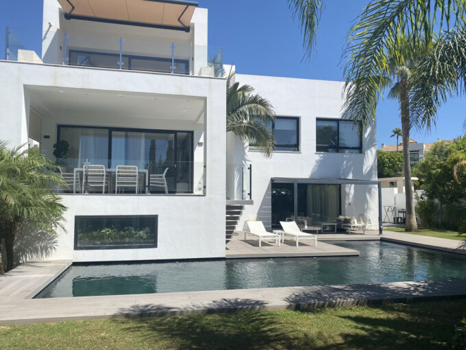 Furnished 4 Bedroom Private Villa for Rent in El Paraíso, Estepona