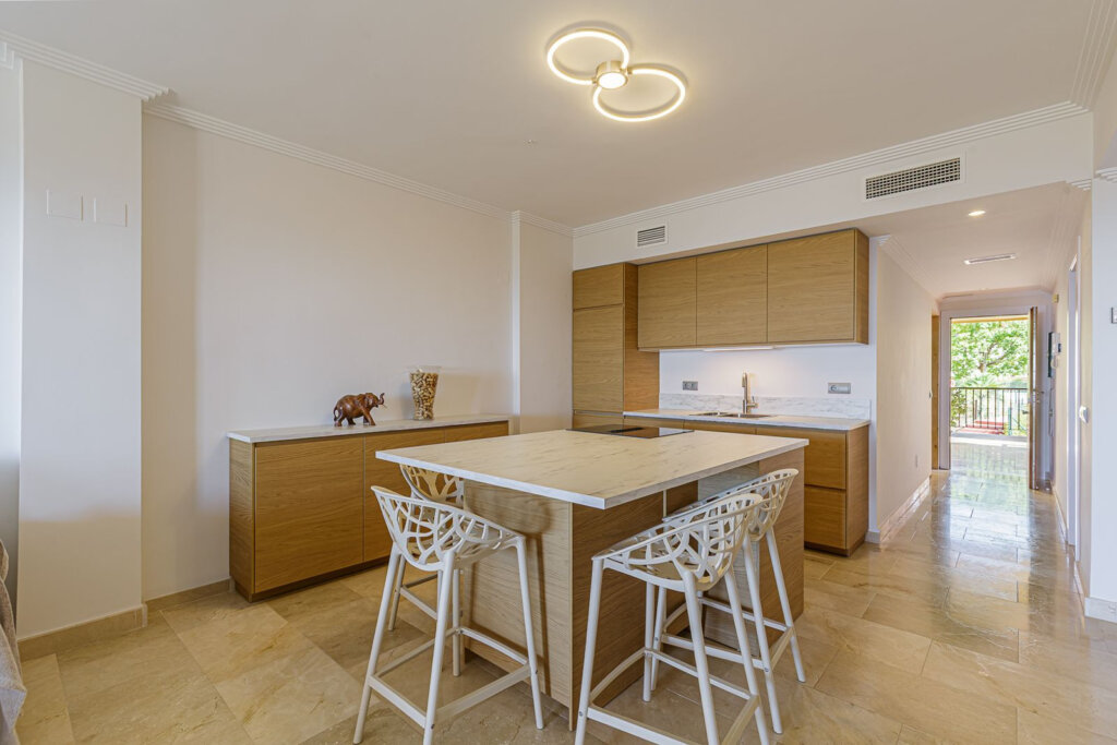 3 Bedroom Apartment for Rent in Benahavís