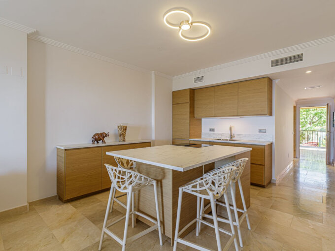 3 Bedroom Apartment for Rent in Benahavís