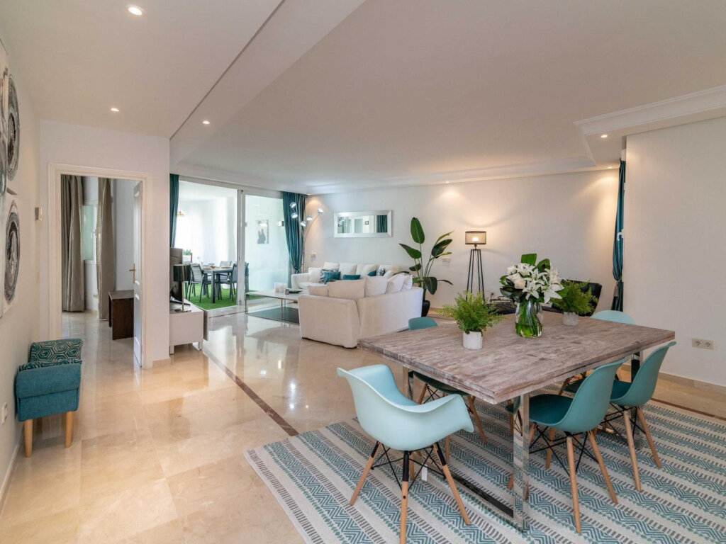 Furnished 2 Bedroom Apartment for Rent in Puerto Banús, Marbella