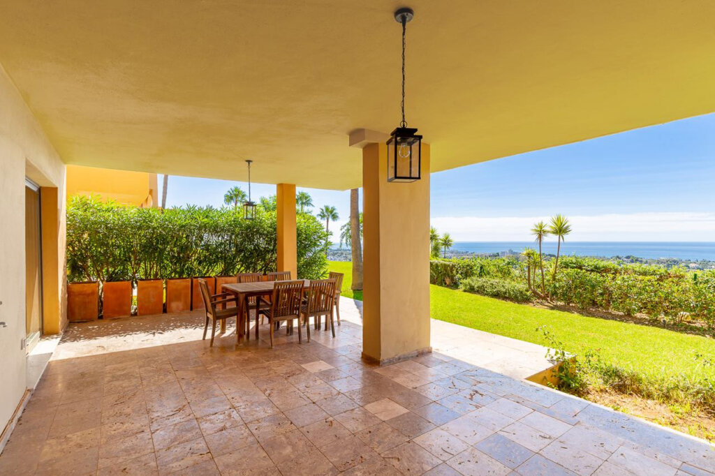 2 Bedroom Apartment for Rent in Benahavís