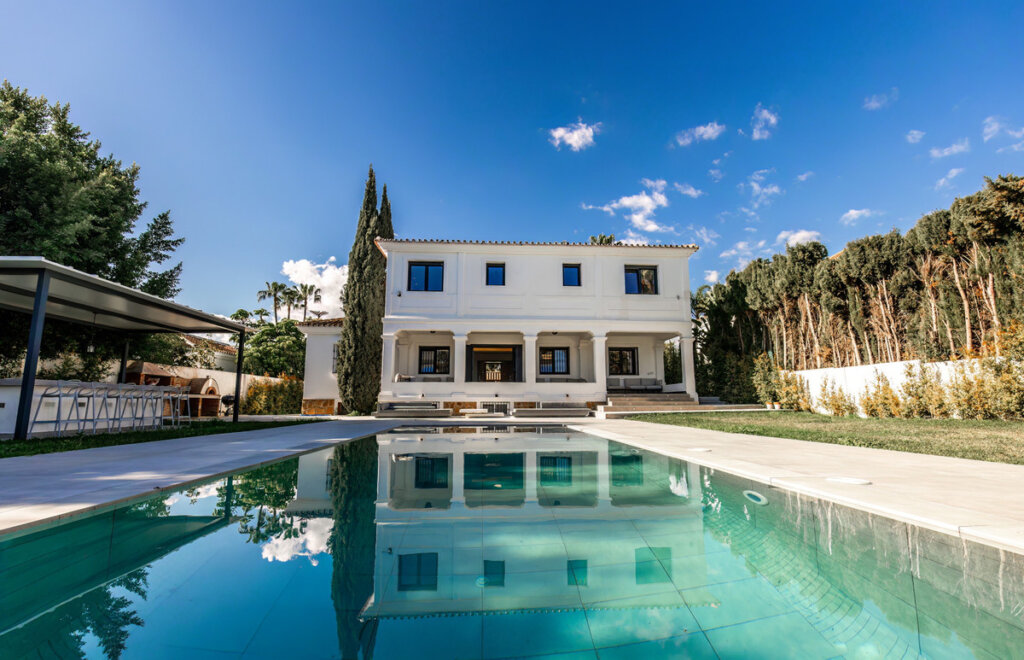 Furnished 6 Bedroom Private Villa for Rent in Nueva Andalucía, Marbella