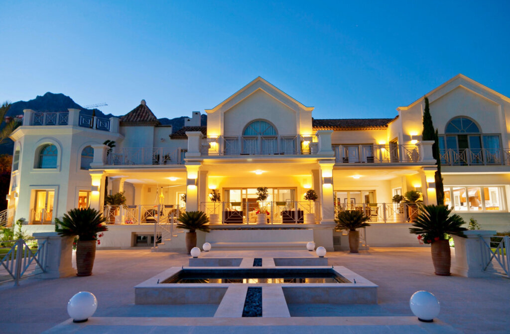 Furnished 10 Bedroom Private Villa for Rent in Sierra Blanca, Marbella
