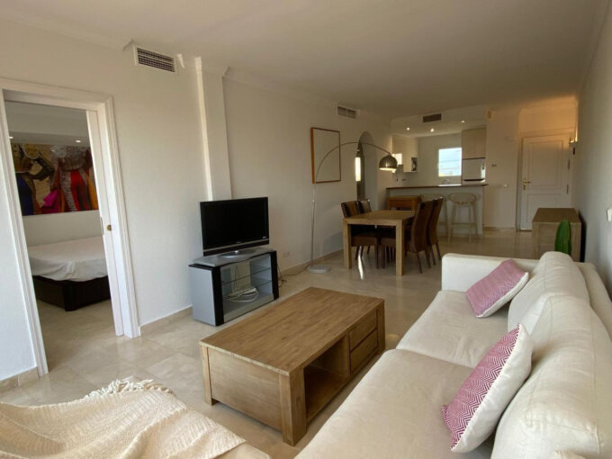Furnished 2 Bedroom Apartment for Rent in La Quinta, Benahavís