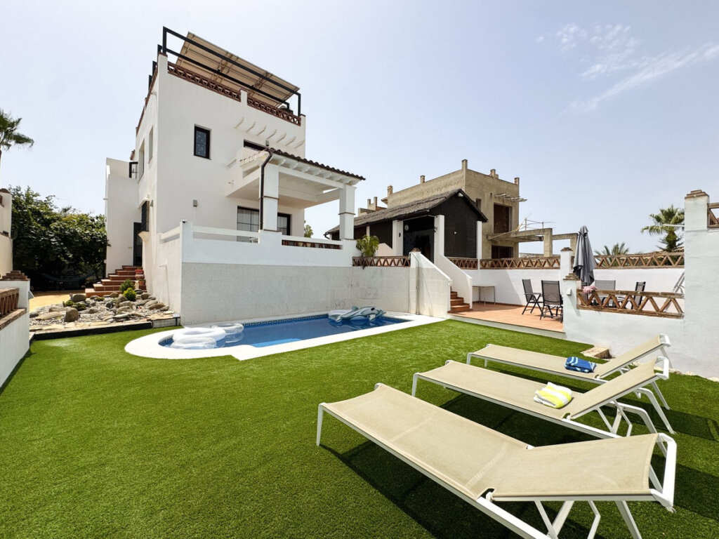 Furnished 5 Bedroom Private Villa for Rent in Selwo, Nueva Milla de Oro, Estepona