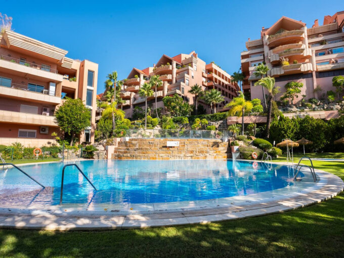 2 Bedroom Apartment for Rent in Magna Marbella, Nueva Andalucía, Marbella