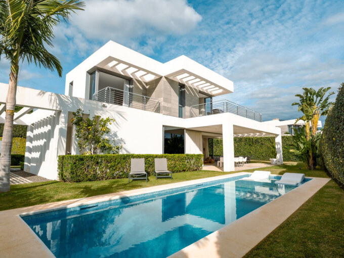 Furnished 3 Bedroom Private Villa for Rent in Cancelada, Estepona