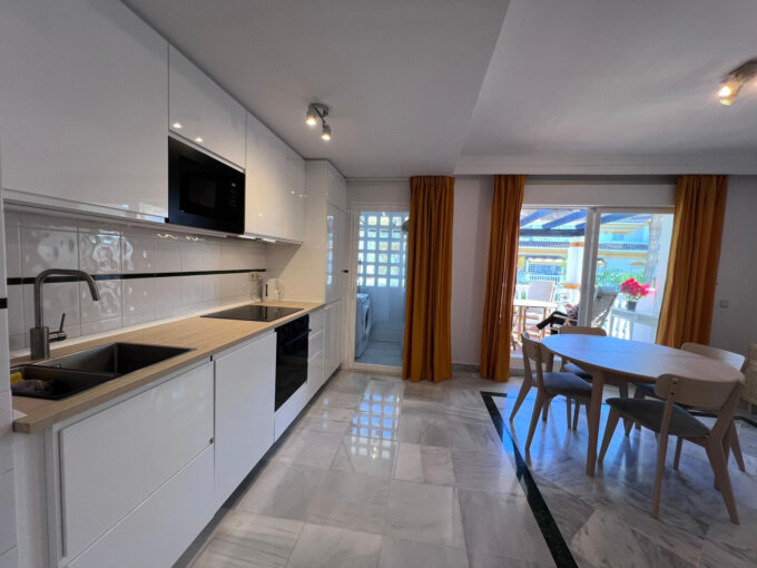 2 Bedroom Apartment for Rent in La Dama de Noche, Nueva Andalucía, Marbella