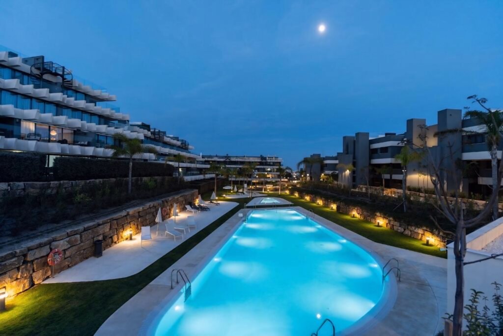 2 Bedroom Apartment for Rent in Oasis 325, Estepona
