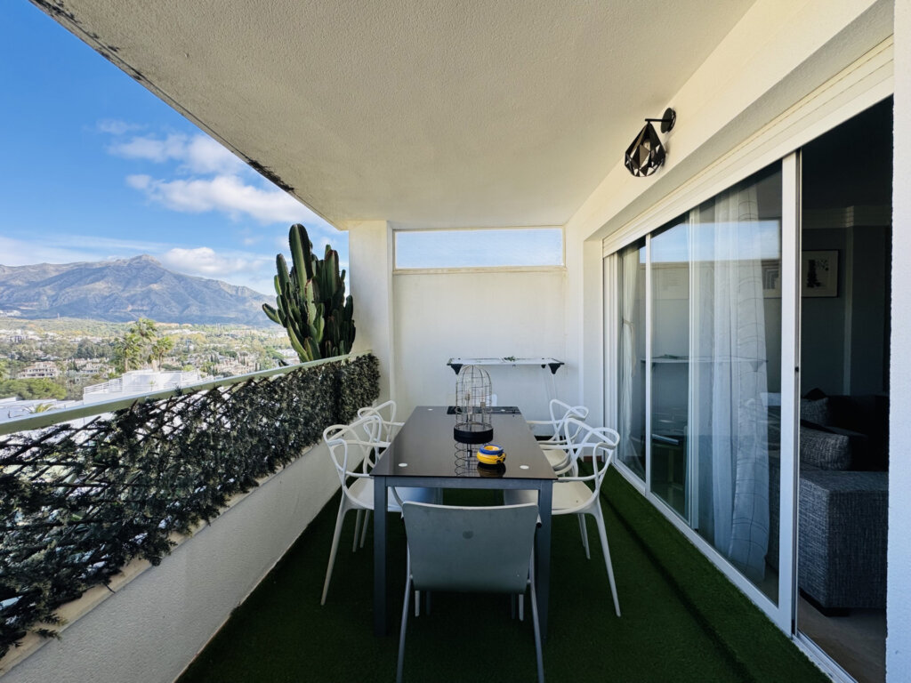 Furnished 2 Bedroom Apartment for Rent in Nueva Andalucía, Marbella