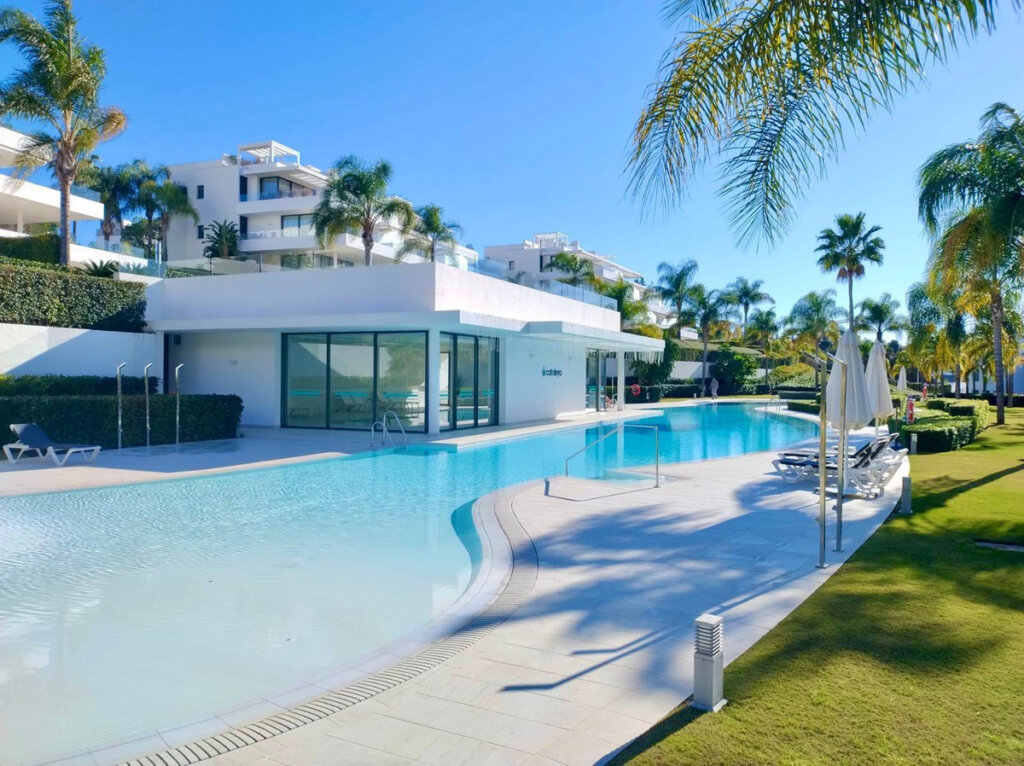 Furnished 3 Bedroom Apartment with Terrace for Rent in Estepona